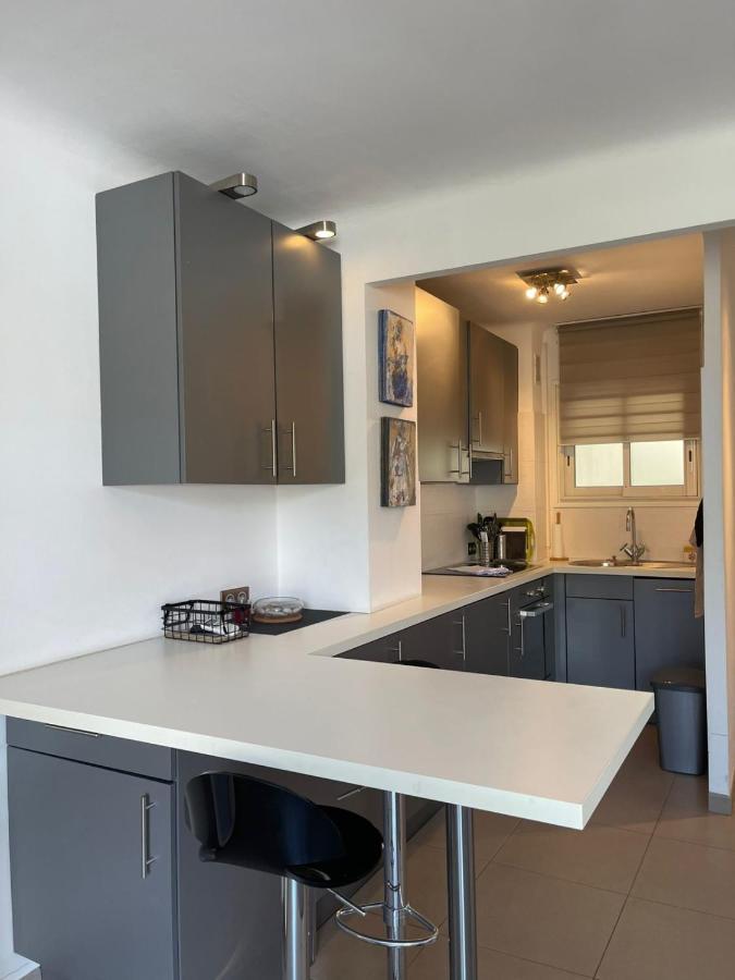 Fully Equipped Beachfront Studio In The Heart Of The City Center Bd Leclerc Antibes Eksteriør billede
