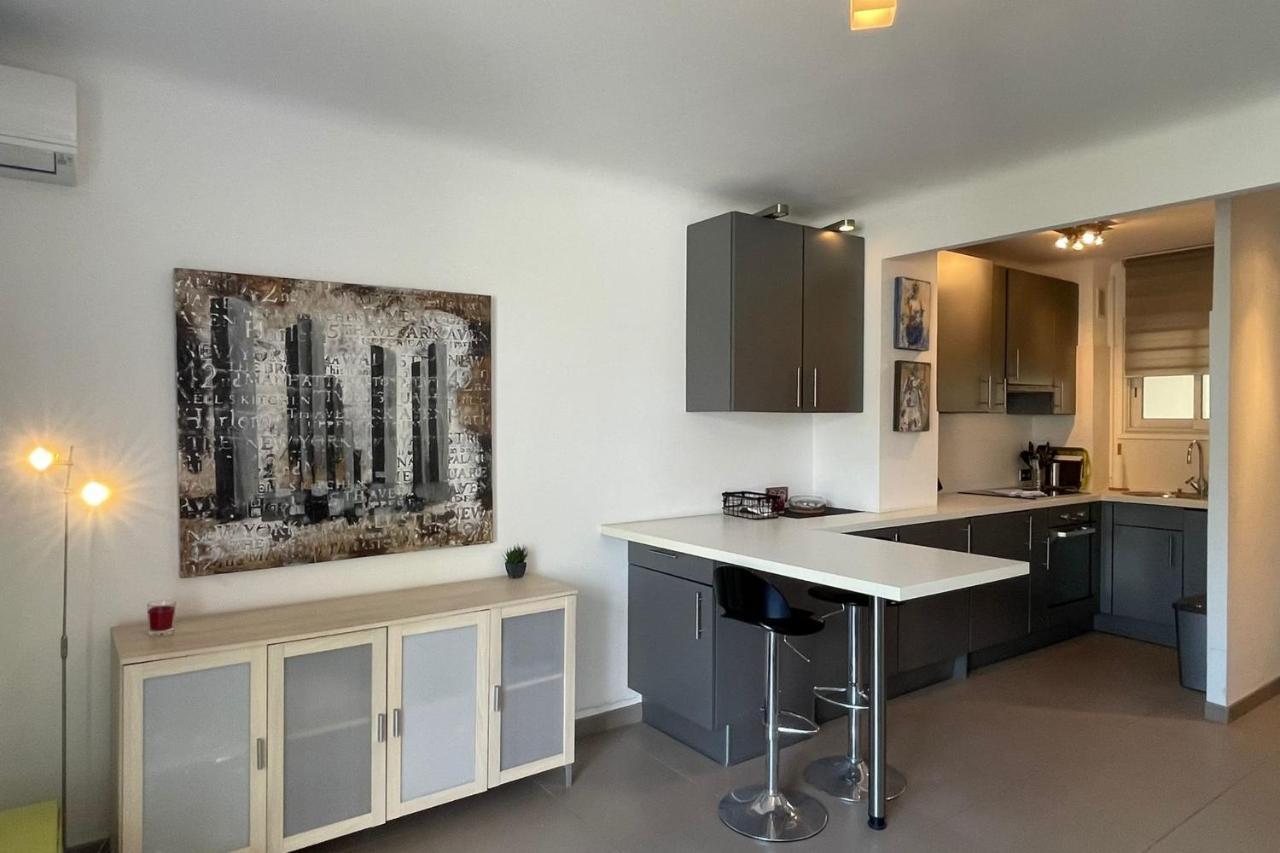 Fully Equipped Beachfront Studio In The Heart Of The City Center Bd Leclerc Antibes Eksteriør billede