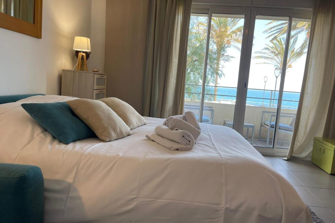 Fully Equipped Beachfront Studio In The Heart Of The City Center Bd Leclerc Antibes Eksteriør billede